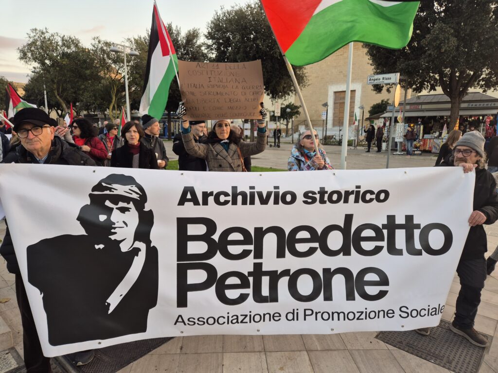 Striscione Archivio storico Benedetto Petrone - APS